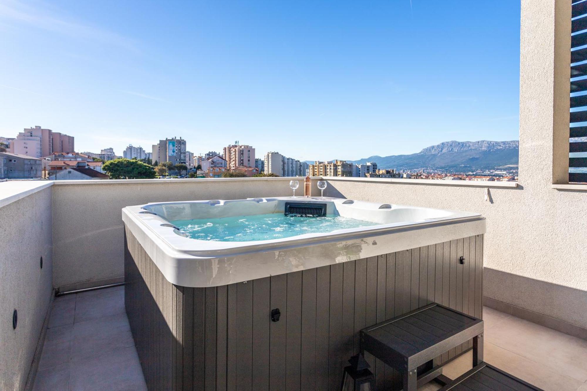 Luxury Penthouse Papic With Jacuzzi & The View Apartment