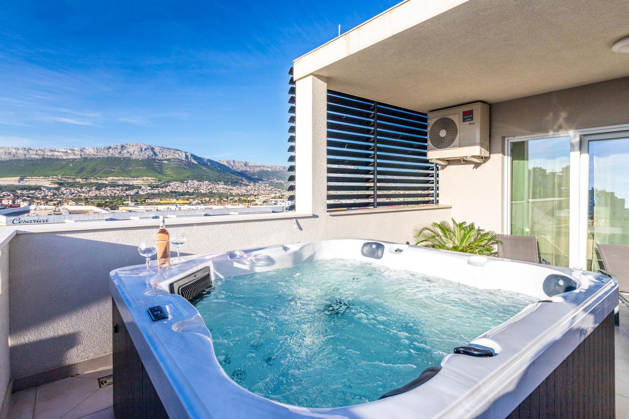 Apartment Luxury Penthouse Papic With Jacuzzi & The View Split